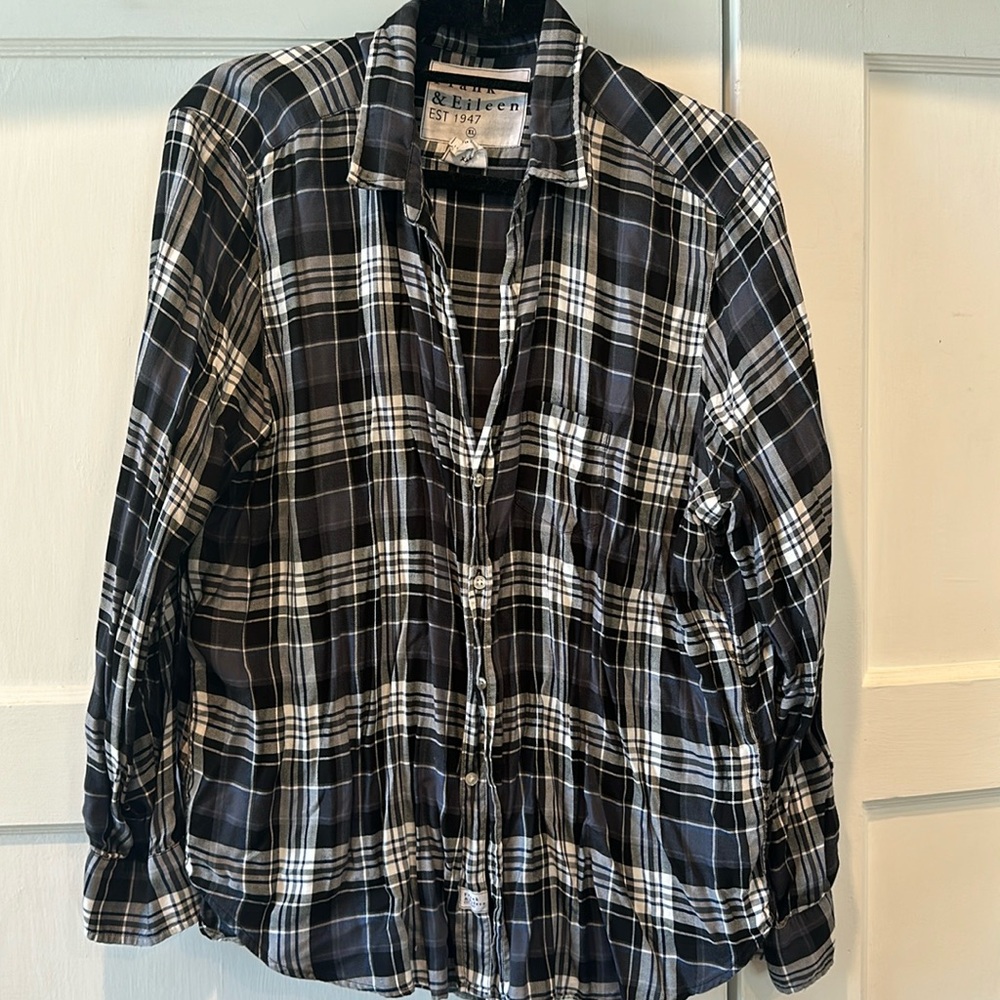 Frank & Eileen button down. 100% modal. Soft as butter. Worn a few times.